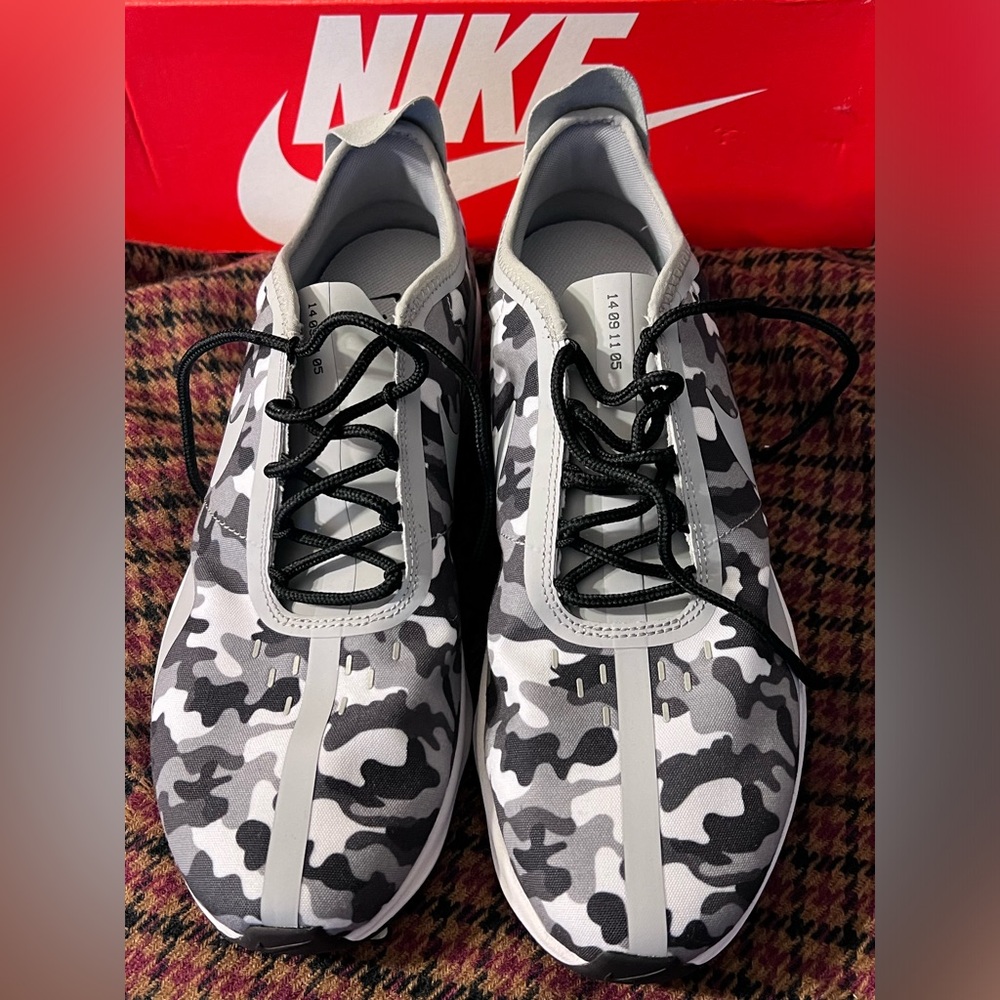 Brand New Nike EXP-Z07 SE Shoes White/Grey size 10.5. With box.
